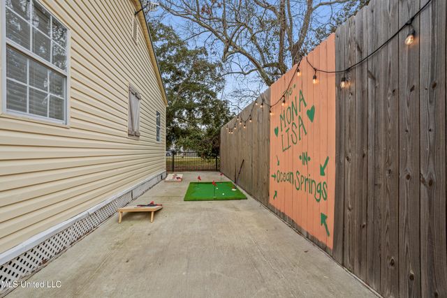 1705 Government Street, Ocean Springs, MS 39564