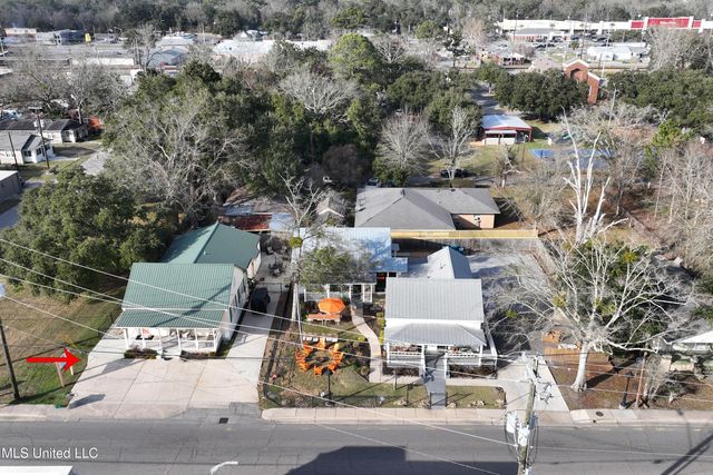 1705 Government Street, Ocean Springs, MS 39564