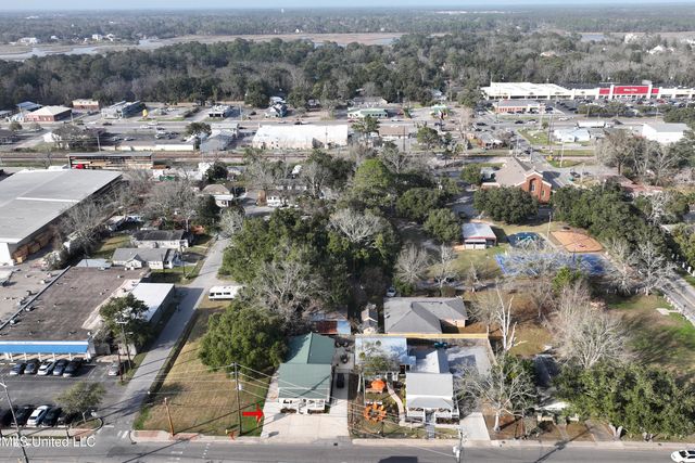1705 Government Street, Ocean Springs, MS 39564