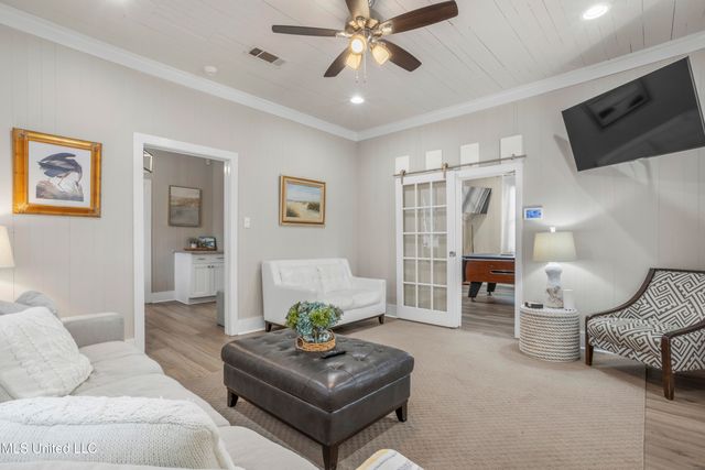 1705 Government Street, Ocean Springs, MS 39564