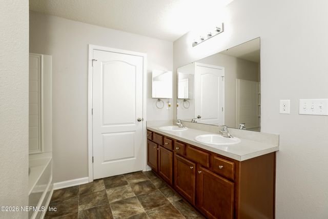 2090 PEBBLE POINT Drive, Green Cove Springs, FL 32043