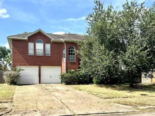 1410 Hunter Green Lane, Fresno, TX 77545