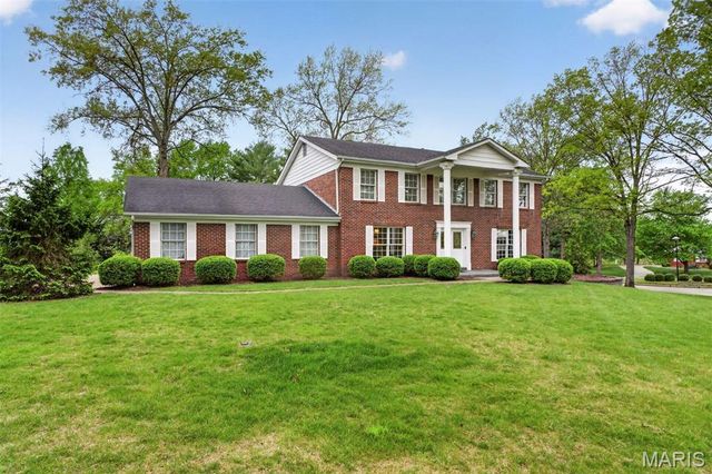 1645 Mason Knoll Road, Town And Country, MO 63131