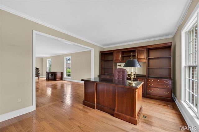 1645 Mason Knoll Road, Town And Country, MO 63131