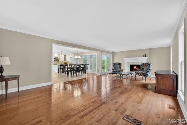 1645 Mason Knoll Road, Town And Country, MO 63131