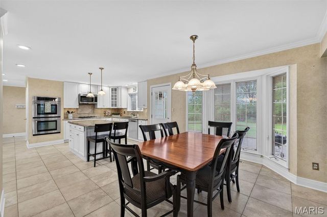1645 Mason Knoll Road, Town And Country, MO 63131