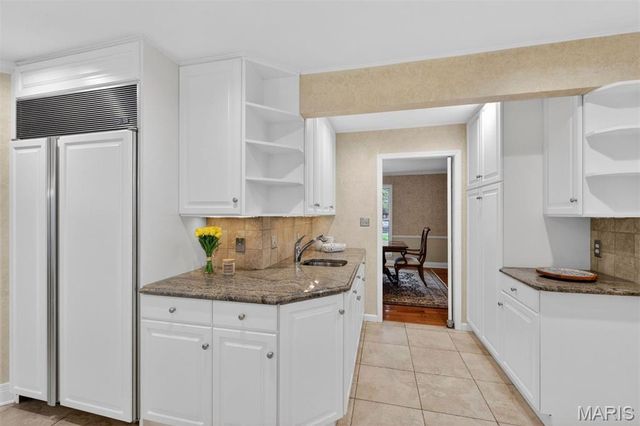 1645 Mason Knoll Road, Town And Country, MO 63131