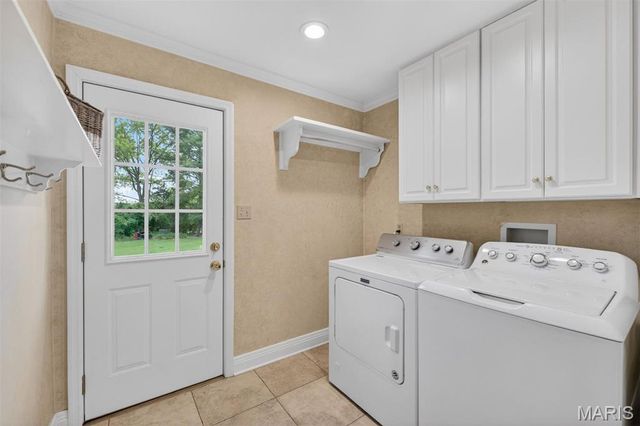 1645 Mason Knoll Road, Town And Country, MO 63131