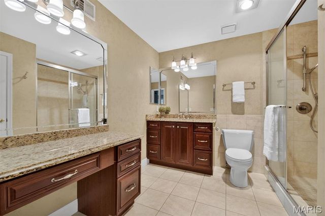 1645 Mason Knoll Road, Town And Country, MO 63131