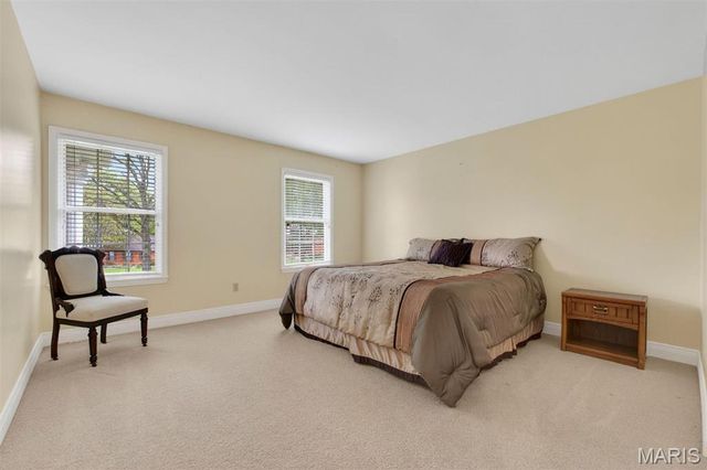 1645 Mason Knoll Road, Town And Country, MO 63131