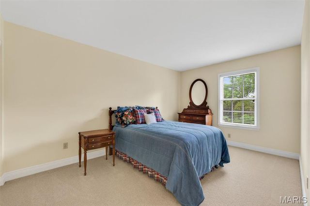 1645 Mason Knoll Road, Town And Country, MO 63131