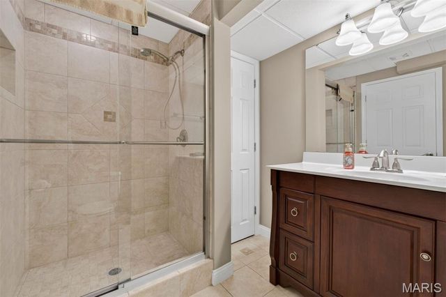 1645 Mason Knoll Road, Town And Country, MO 63131