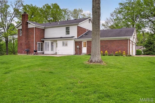 1645 Mason Knoll Road, Town And Country, MO 63131