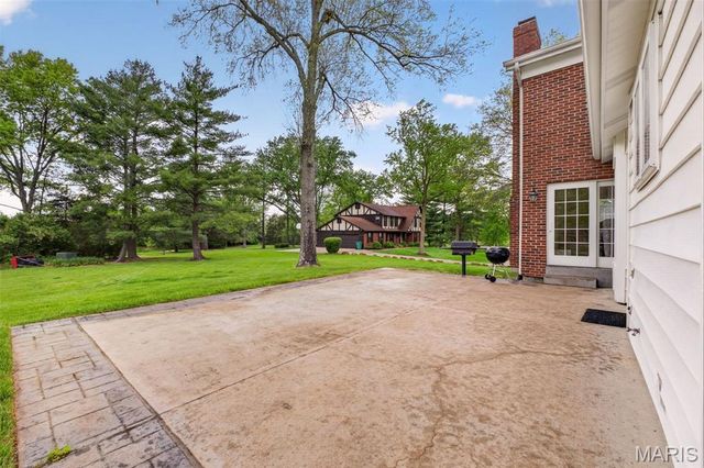 1645 Mason Knoll Road, Town And Country, MO 63131