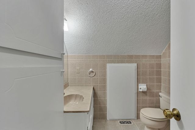 1340 S Greenwich, Wichita, KS 67207