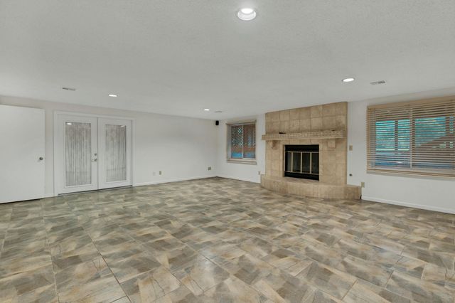 1340 S Greenwich, Wichita, KS 67207