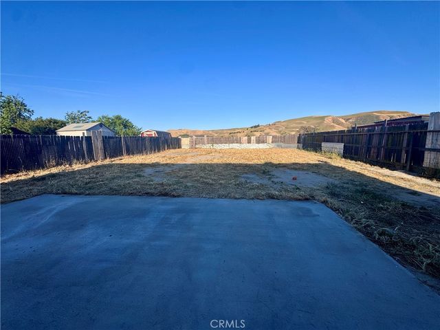 210 Calle Arroyo, Shandon, CA 93461