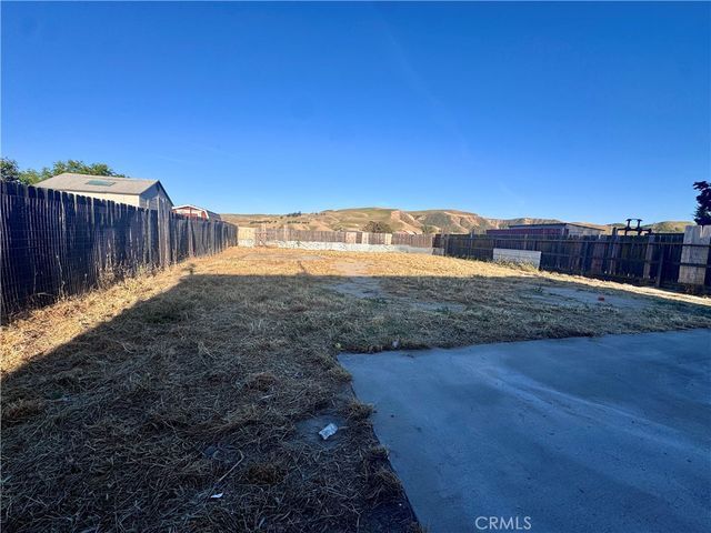 210 Calle Arroyo, Shandon, CA 93461