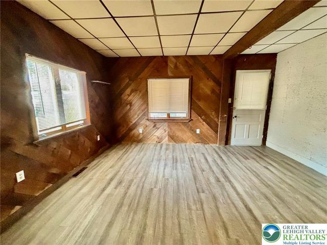 512 Walnut Street, Nazareth Boro, PA 18064