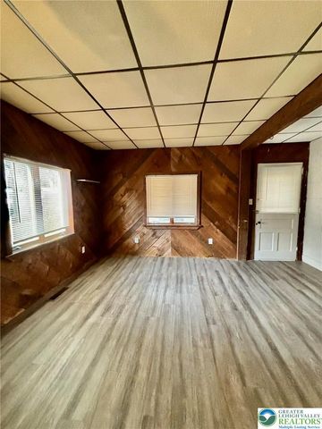 512 Walnut Street, Nazareth Boro, PA 18064