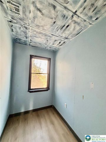 512 Walnut Street, Nazareth Boro, PA 18064