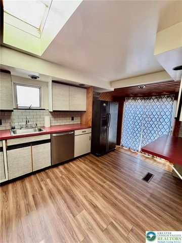 512 Walnut Street, Nazareth Boro, PA 18064