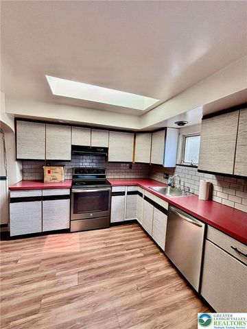 512 Walnut Street, Nazareth Boro, PA 18064