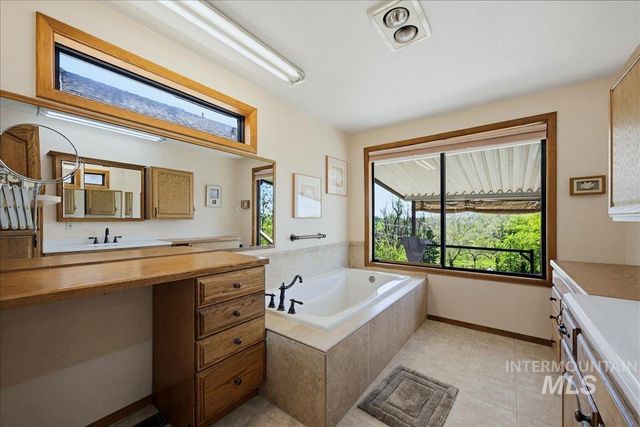 6507 W Summer Hill Drive, Boise, ID 83714