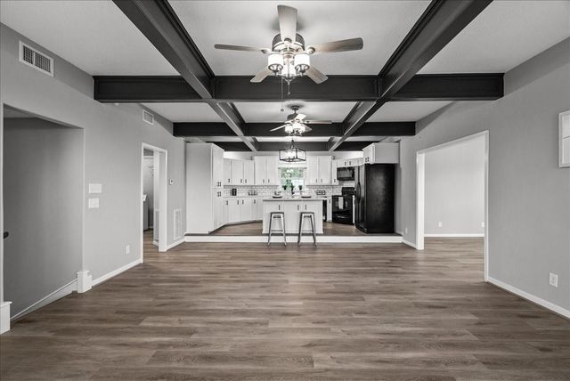 401 Paradise Drive, Coldspring, TX 77331