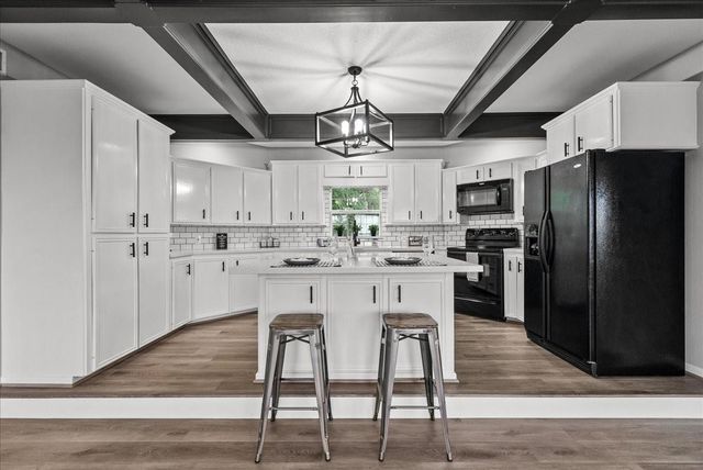 401 Paradise Drive, Coldspring, TX 77331