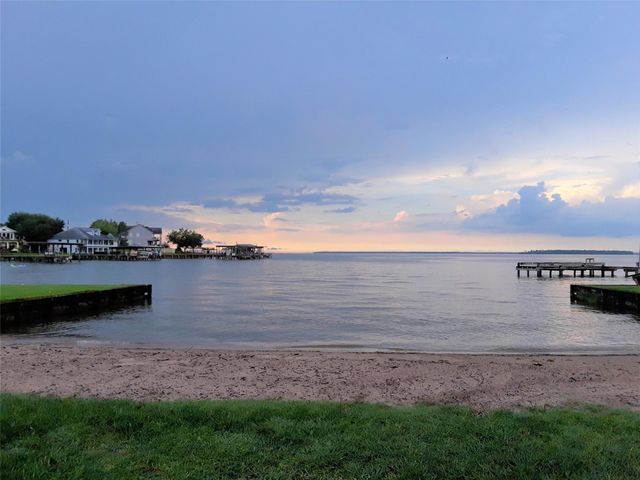 401 Paradise Drive, Coldspring, TX 77331
