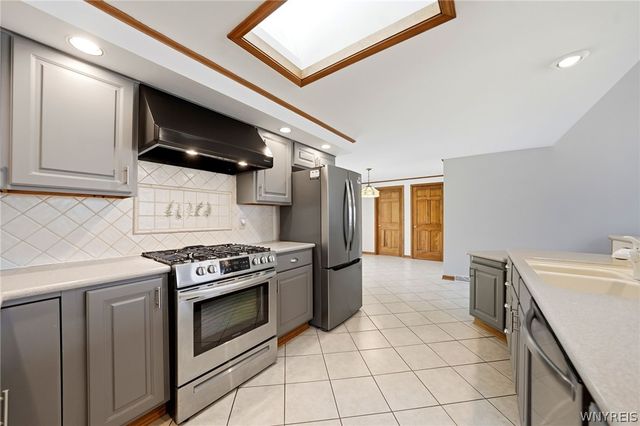 535 Seneca Creek Road, West Seneca, NY 14224