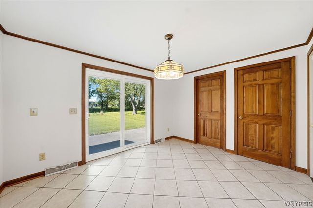 535 Seneca Creek Road, West Seneca, NY 14224