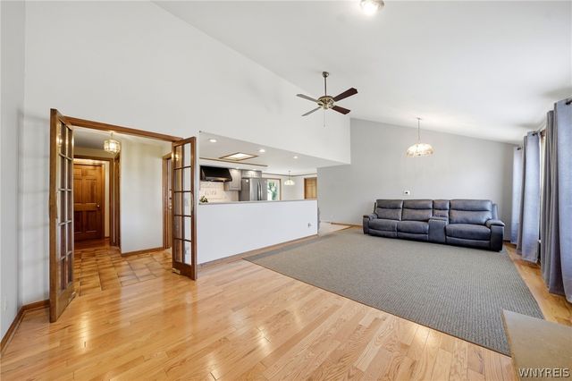535 Seneca Creek Road, West Seneca, NY 14224