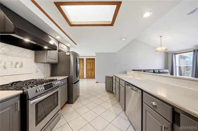 535 Seneca Creek Road, West Seneca, NY 14224