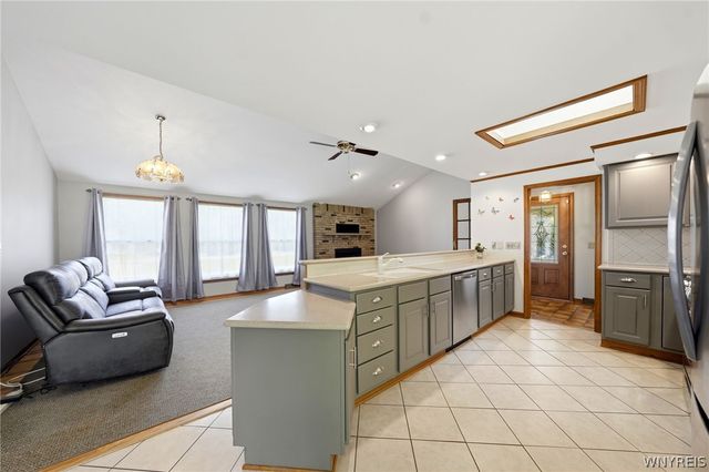 535 Seneca Creek Road, West Seneca, NY 14224