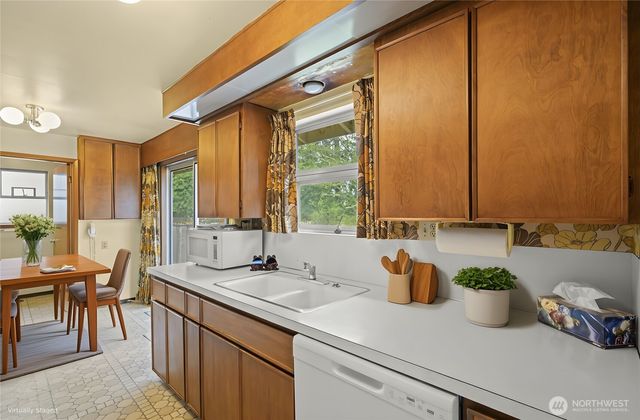 208 N 184th, Shoreline, WA 98133