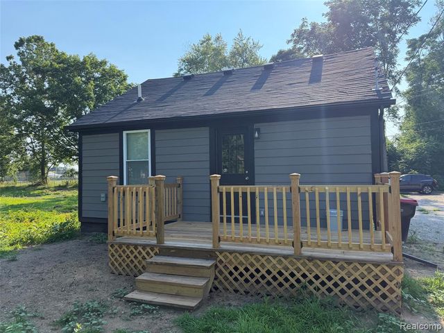 21112 Kinloch Street, Southfield, MI 48033