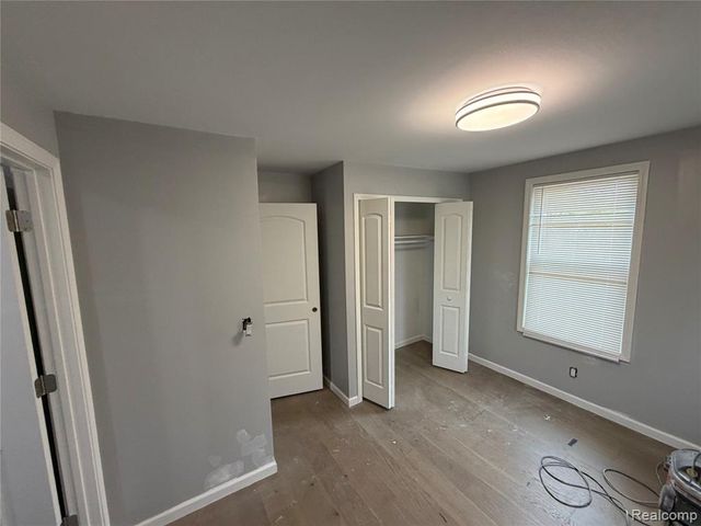21112 Kinloch Street, Southfield, MI 48033