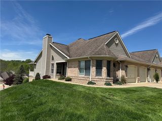 2201 Hunt Club Dr, Hempfield Twp, PA 15601