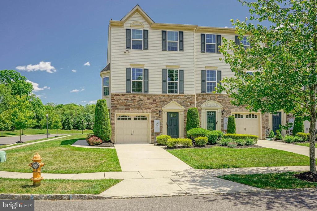1 VILLAGE GREEN LN, Sicklerville, NJ 08081