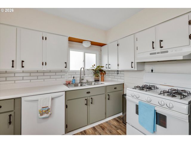 412 DIMICK St, Oregon City, OR 97045