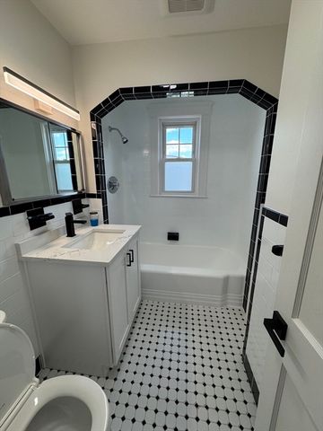 61 Templeton Pkwy 61, Watertown, MA 02472