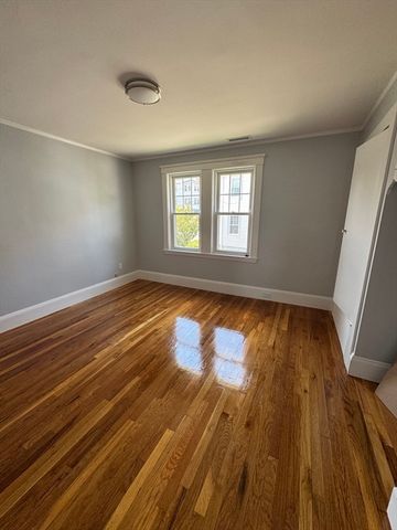 61 Templeton Pkwy 61, Watertown, MA 02472