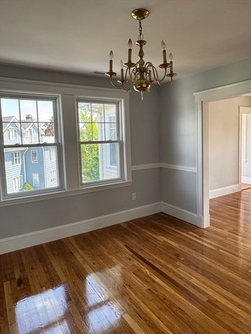 61 Templeton Pkwy 61, Watertown, MA 02472