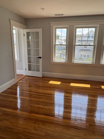 61 Templeton Pkwy 61, Watertown, MA 02472