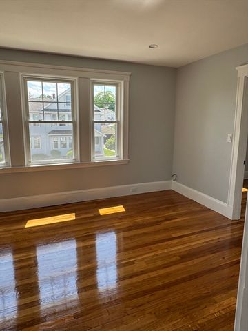 61 Templeton Pkwy 61, Watertown, MA 02472