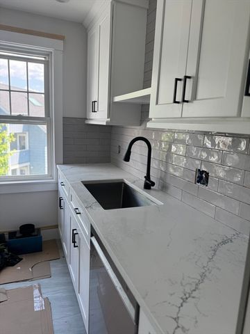 61 Templeton Pkwy 61, Watertown, MA 02472