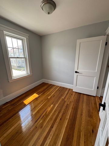 61 Templeton Pkwy 61, Watertown, MA 02472