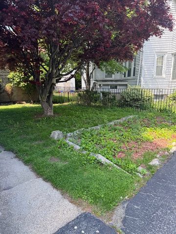 61 Templeton Pkwy 61, Watertown, MA 02472